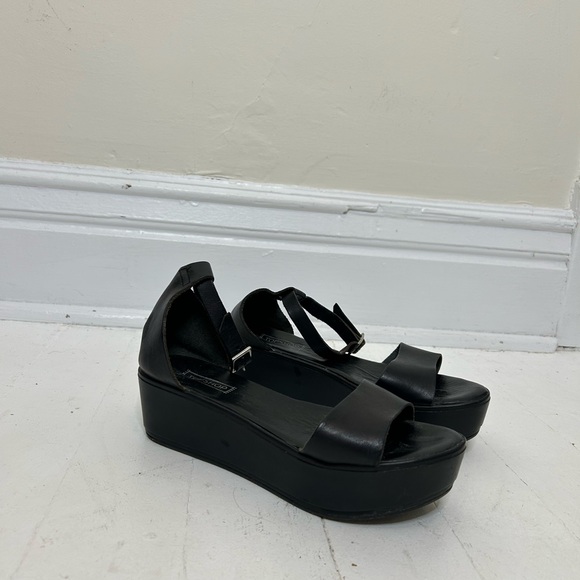 Black Strappy Platforms (Topshop) - Picture 2 of 11